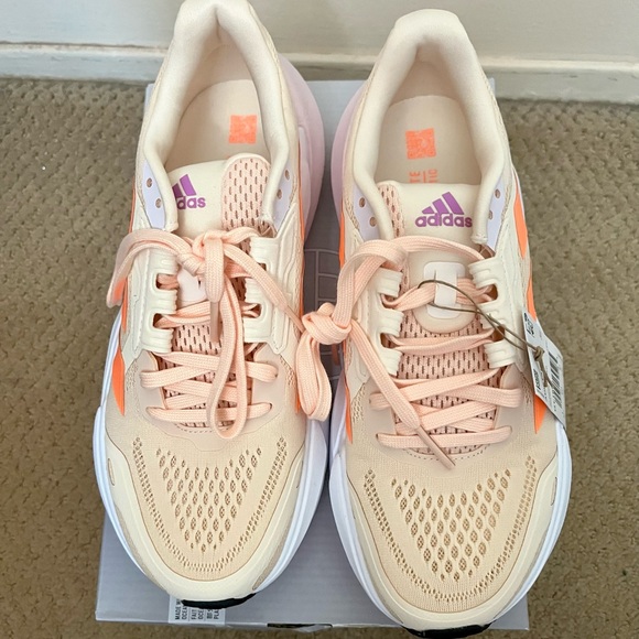 Size 8 Adidas in peach and light pink - Picture 3 of 6